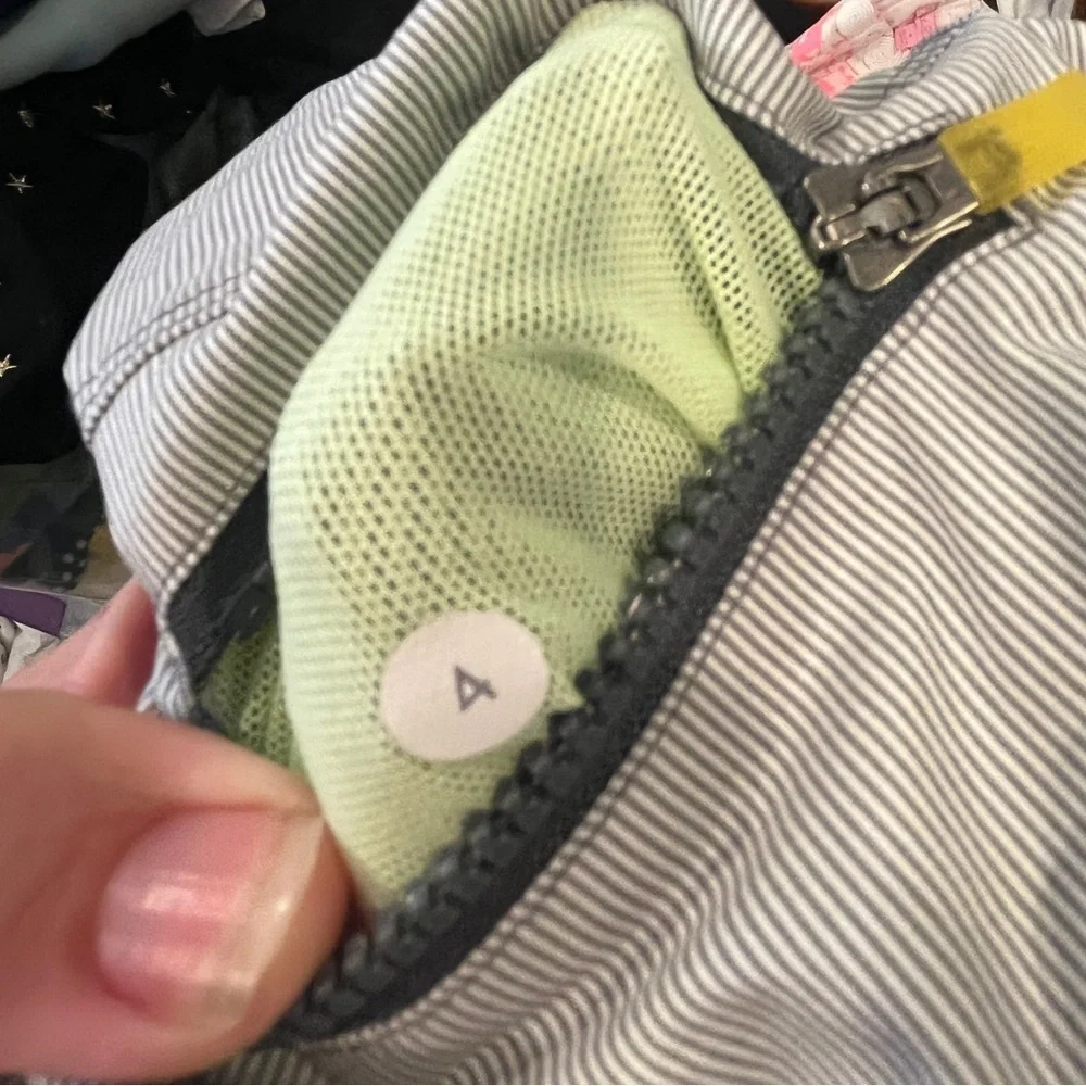Lululemon gray and white striped older style pants size 4